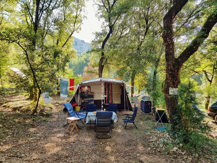 Emplacements camping naturiste Château de Fereyrolles