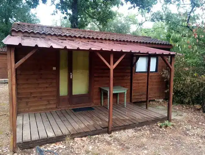 Chalet camping naturiste Gard